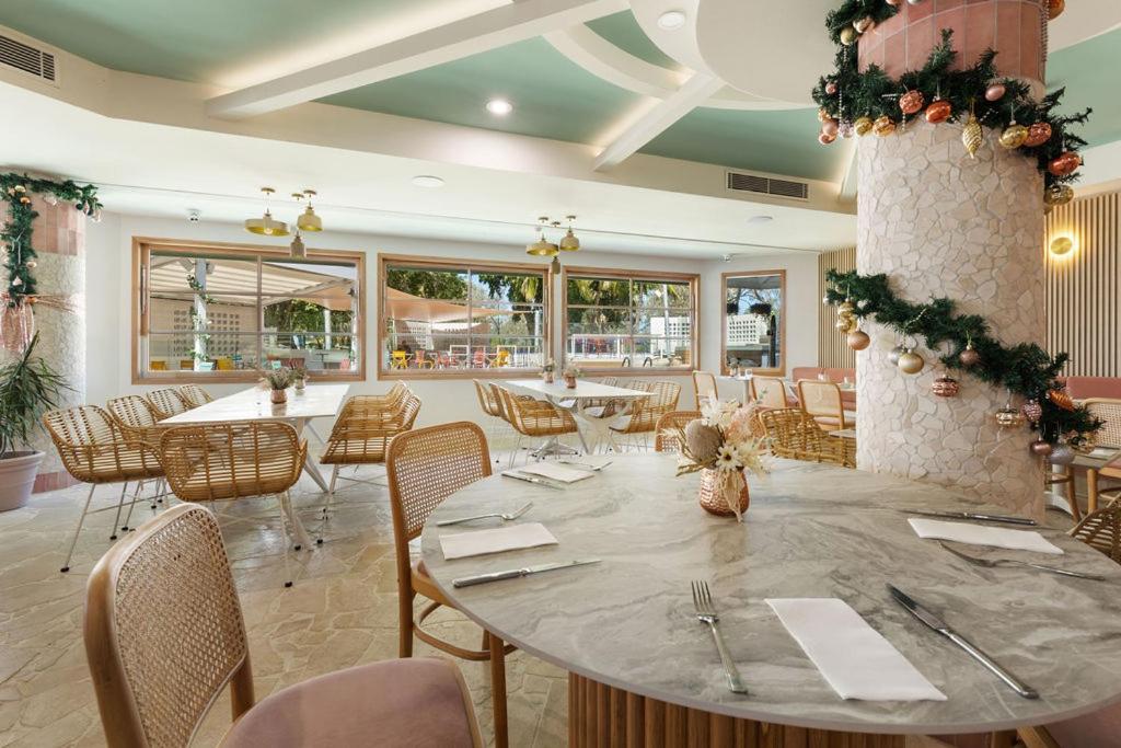 מקיי Ocean International Hotel מראה חיצוני תמונה