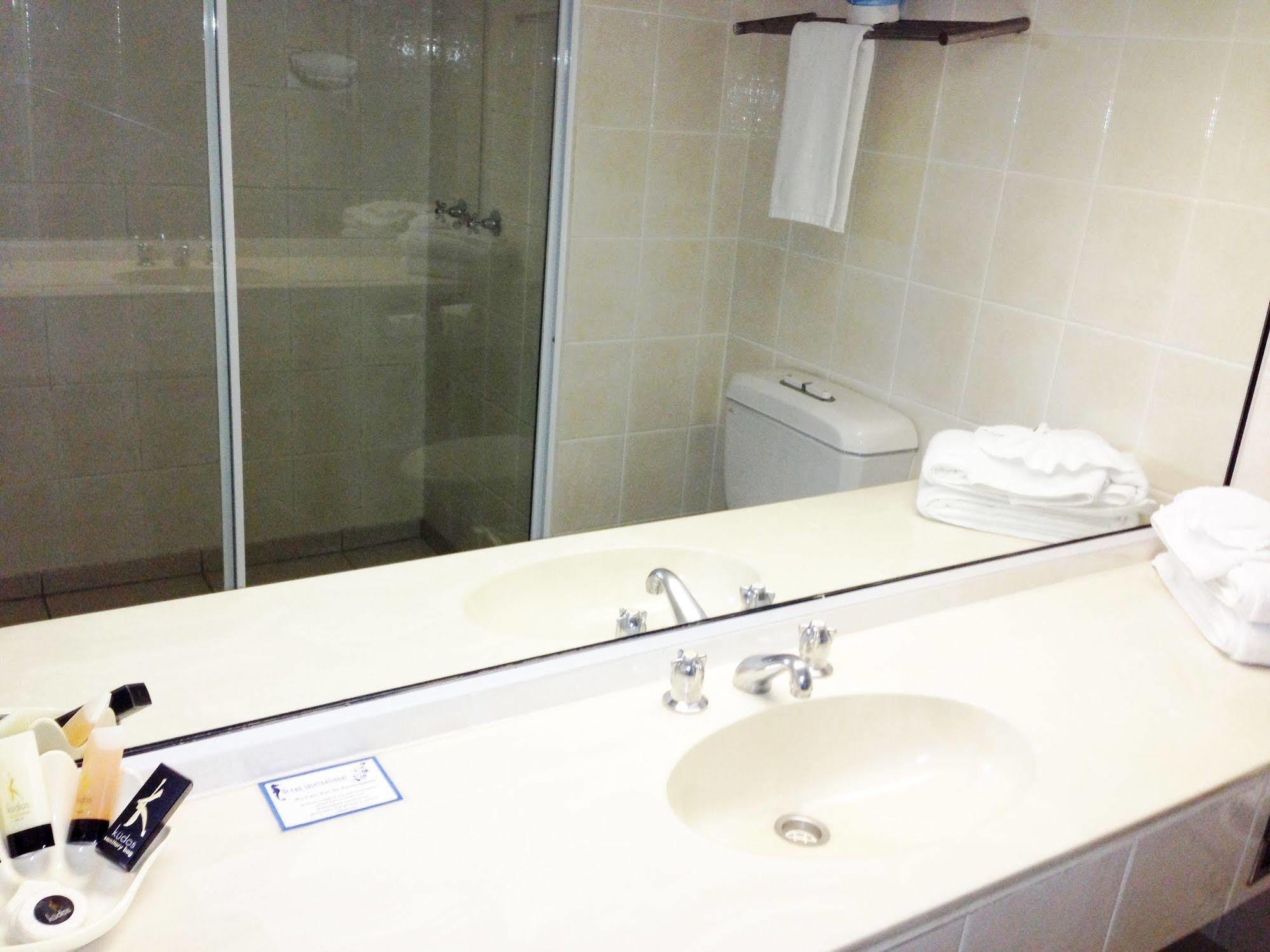 מקיי Ocean International Hotel מראה חיצוני תמונה