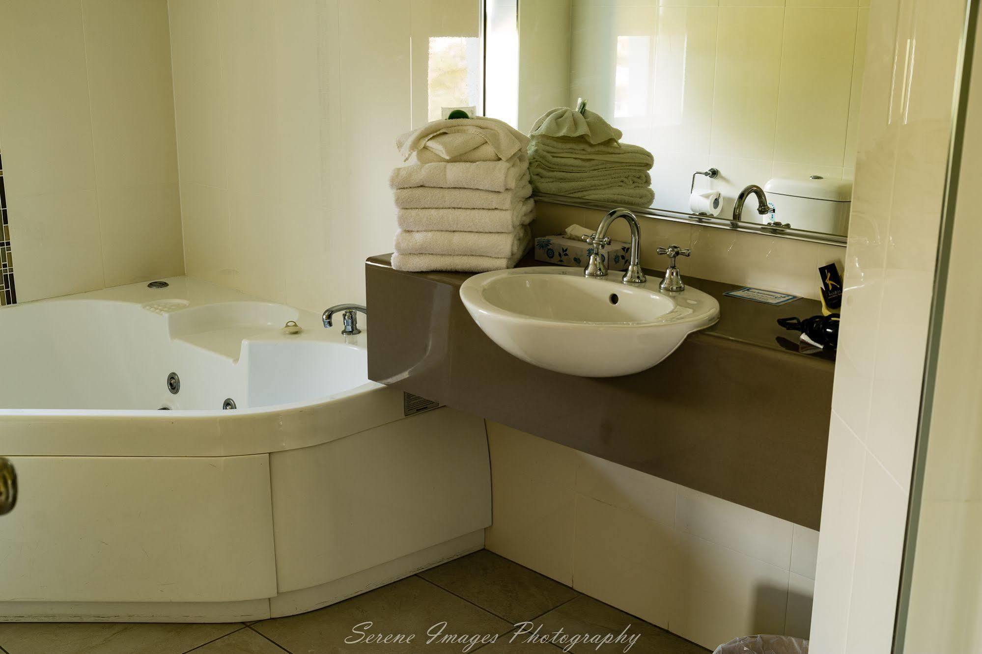 מקיי Ocean International Hotel מראה חיצוני תמונה